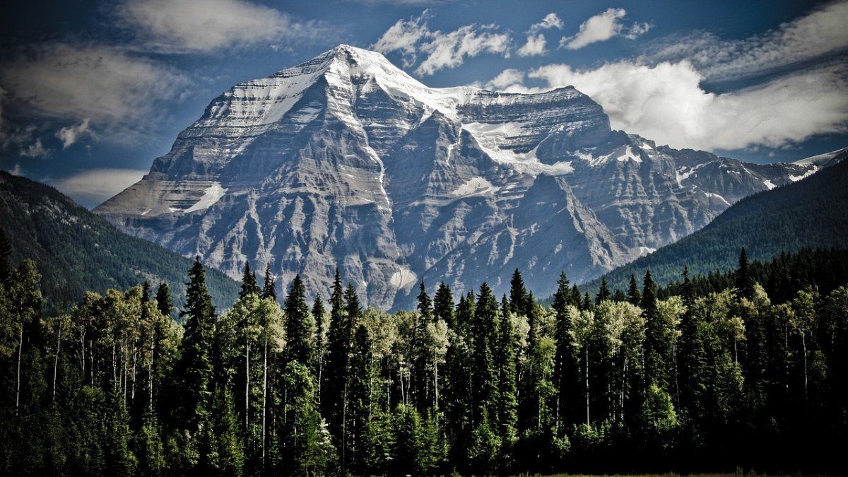 Two Argentinians died after being trapped by an avalanche in Canada