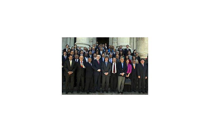 Amado Boudou y Alejandro Tullio con los representantes internacionales que llegaron al país para observar los comicios.