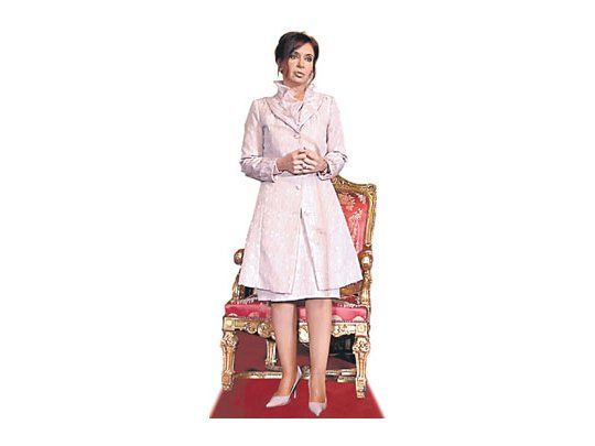 Cristina se dio baño de realeza al recibir al demócrata Alfonsín