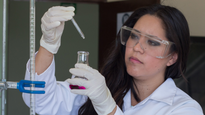 Era la hija de una humilde familia de Xalapa, Veracruz, estudió ingeniería y a los 23 años inventó un producto que le hizo ganar millones.