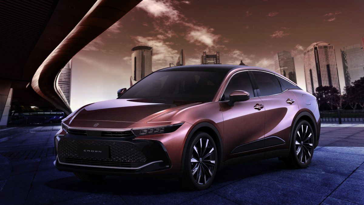 Toyota presented the Crown in Argentina, with innovative terms of manufacturing, design and technology