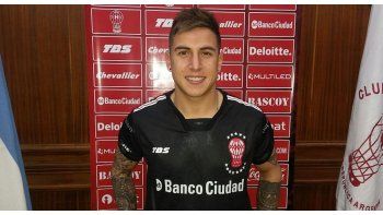 Huracán subió esta foto de Solís con la camiseta del club a las redes sociales oficiales.