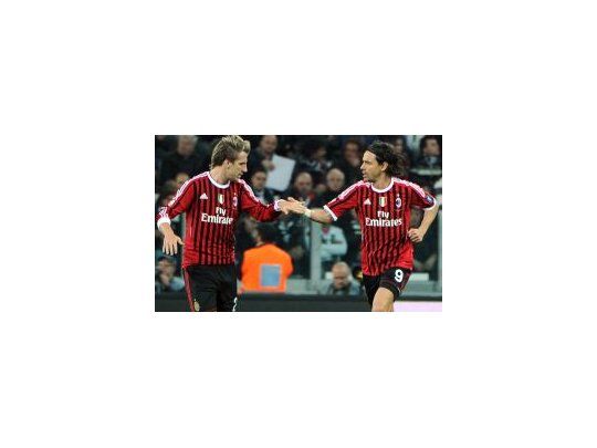 Festejo amargado. Maxi López era el héroe de Milan hasta que Juventus empató y lo eliminó.