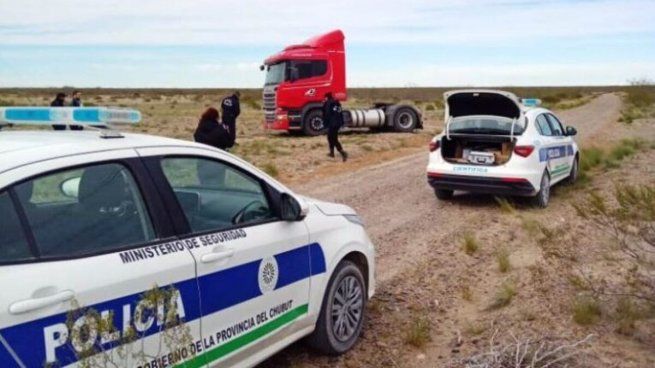 El camión, sin su semirremolque, tras haber sufrido el robo