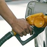 El gobierno analiza extender el descuento sobre el Imesi a más estaciones de servicio en las fronteras. El gobierno analiza extender el descuento sobre el Imesi a más estaciones de servicio en las fronteras.