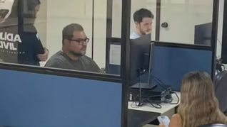 La imagen de Agostina Paéz en una comisaría de Río de Janeiro. La imagen de Agostina Paéz en una comisaría de Río de Janeiro.