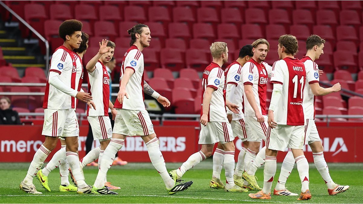 Ajax jugó con un solo hincha en el estadio y el motivo te emocionará hasta las lágrimas Ajax jugó con un solo hincha en el estadio y el motivo te emocionará hasta las lágrimas