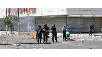 Decenas de locales comerciales de Córdoba fueron saqueados por delincuentes, que actuaron desde él martes a la mañana, cuando comenzó el acuartelamiento de policías.