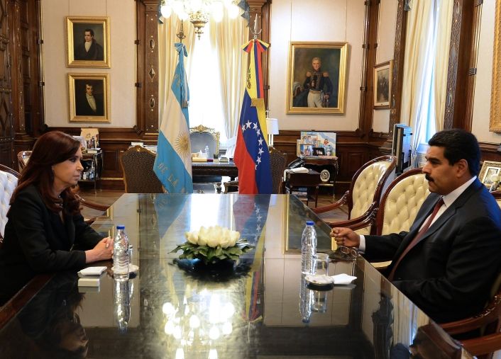 Argentina y Venezuela acordaron profundizar acuerdo de gas por alimentos (foto 6)