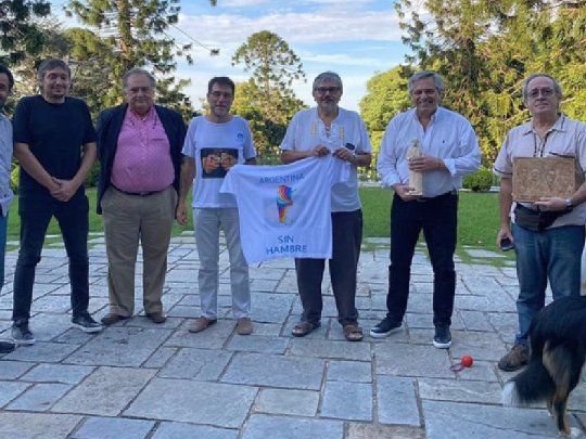 El grupo de Curas en Opción por los Pobres fue recibido en Olivos por el presidente Alberto Ferández, Máximo Kirchner y Eduardo Valdés.