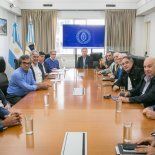 El Gobierno recibió a las cámaras empresarias en el marco de la medida de fuerza que redujo la frecuencia de colectivos. El Gobierno recibió a las cámaras empresarias en el marco de la medida de fuerza que redujo la frecuencia de colectivos.