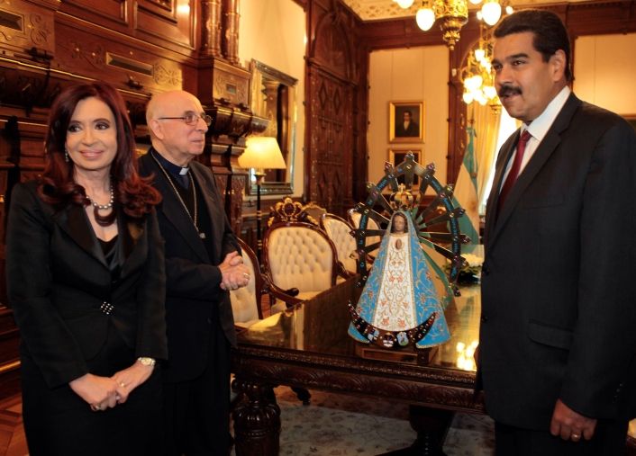 Argentina y Venezuela acordaron profundizar acuerdo de gas por alimentos (foto 4)