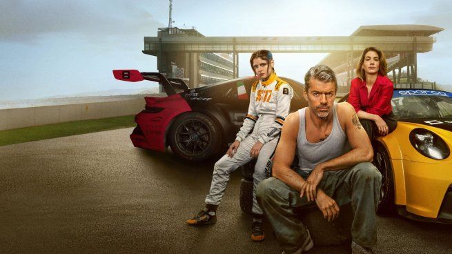 La plataforma de streaming trae una nueva serie italiana para los amantes de los autos y las carreras.