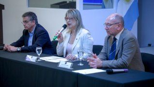 Alejandra Monteoliva designó a Martín Kusnier como jefe de Gabinete. Alejandra Monteoliva designó a Martín Kusnier como jefe de Gabinete.