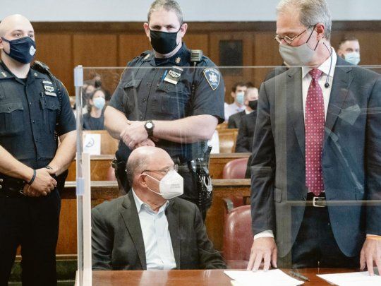 AUDIENCIA. Allen Weisselberg, el director financiero de la Organización, se presentó voluntariamente a escuchar los cargos.