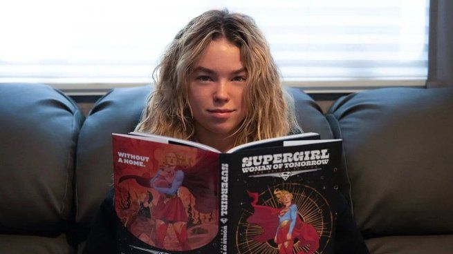 After the successful debut in “Superman” cinemas, James Gunn shared the first “Supergirl” poster