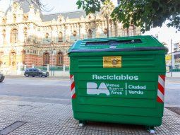 ciudad de buenos aires completo la distribucion de contenedores verdes para reciclaje