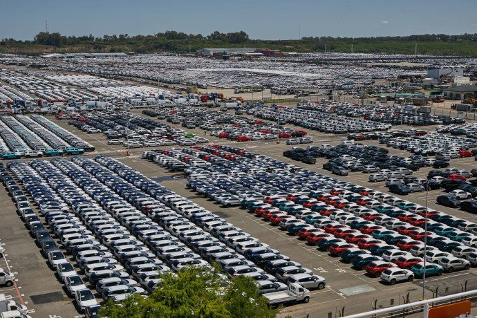 Vista aérea de Terminal Zárate, donde se concentran unas 70.000 unidades entre vehículos para exportación e importación de distintas terminales automotrices Vista aérea de Terminal Zárate, donde se concentran unas 70.000 unidades entre vehículos para exportación e importación de distintas terminales automotrices