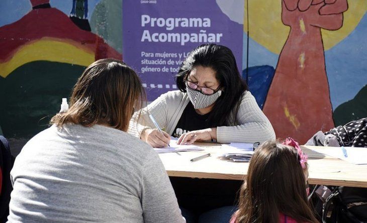 Mujeres De Entre 18 Y 65 Años Pueden Cobrar Hasta $118.000 En Octubre A ...