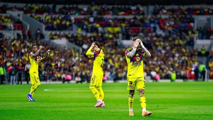 La desilusión de los jugadores del América tras quedar eliminados de la Concachampions 2026 ante Nashville. Las Águilas vienen en caída libre. La desilusión de los jugadores del América tras quedar eliminados de la Concachampions 2026 ante Nashville. Las Águilas vienen en caída libre.