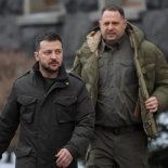 La renuncia fue presentada por Andriy Yermak, el asesor más cercano de Zelenski. La renuncia fue presentada por Andriy Yermak, el asesor más cercano de Zelenski.