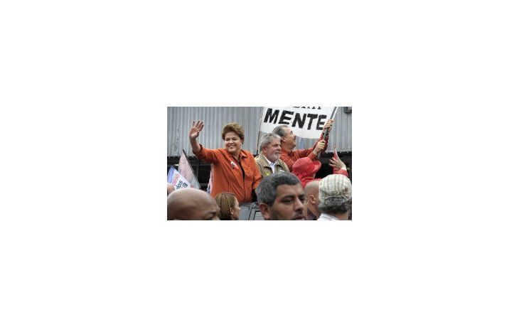 No abandonaré jamás al Mercosur, creo que el Mercosur es prioritario, dijo Rousseff al encabezar una marcha silenciosa un día antes de los comicios.