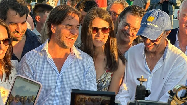 El presidente Luis Lacalle Pou sostuvo que hay que sacarse la camiseta ideológica en Uruguay.