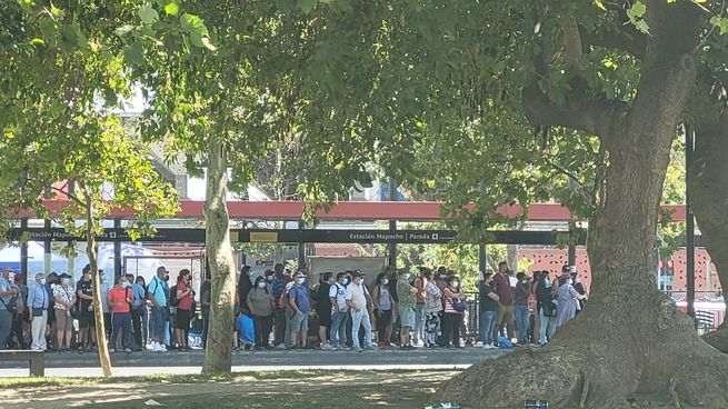 En Twitter miles de usuarios denunciaron la falta de transporte para ir a vota con el hashtag #Sueltenlosmicros.