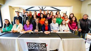 El FIT formalizó su lista completa para las elecciones en Buenos Aires.