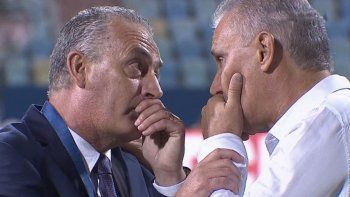 Gustavo Alfaro habló con Tite y su conversación fue captada por los micrófonos ambiente.&nbsp;