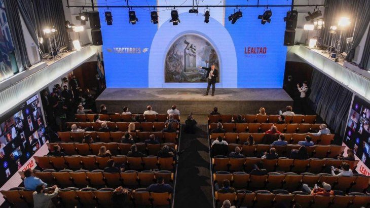 “Millones de argentinos reclaman otro lugar, otro futuro; un país que no los deje de lado, un país que los integre”.