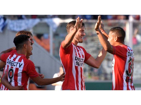 Estudiantes logró un buen triunfo ante Talleres en Córdoba.