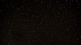 En 2013, un equipo internacional de astrónomos afirmó que de todas las estrellas que iban a nacer en la historia del Universo, el 95% ya lo había hecho. En 2013, un equipo internacional de astrónomos afirmó que de todas las estrellas que iban a nacer en la historia del Universo, el 95% ya lo había hecho.