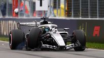 El Cadillac de Checo Pérez en el momento que debe abandonar el Gran Premio de Canadá por rotura de la suspensión delantera derecha.
