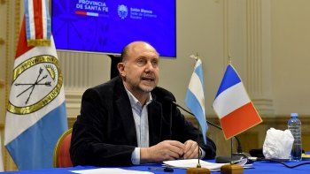Me encuentro bien, seguiré cumpliendo con el aislamiento y siempre atento a los consejos médicos, dijo Omar Perotti.