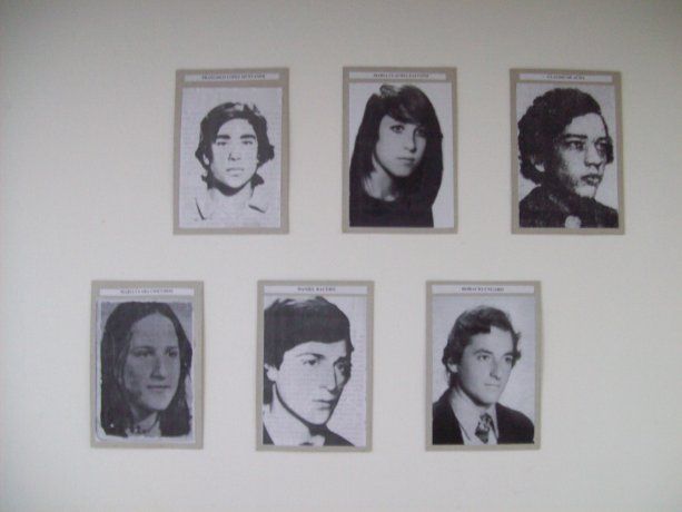 Retratos conmemorativos de los seis estudiantes que continúan desaparecidos: Claudio de Acha, María Clara Ciocchini, María Claudia Falcone, Francisco López Muntaner, Daniel Racero y Horacio Ungaro.