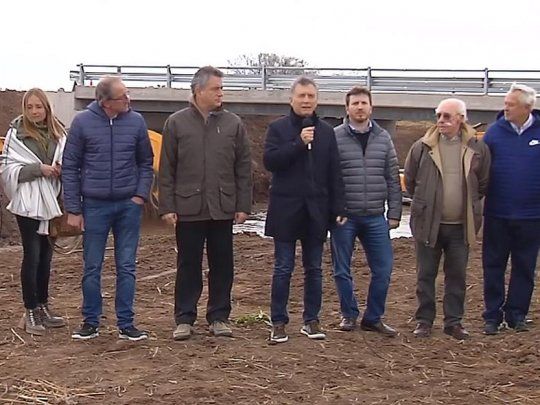 El presidente Mauricio Macri visitó una obra hídrica en la localidad santafesina de Sunchales.