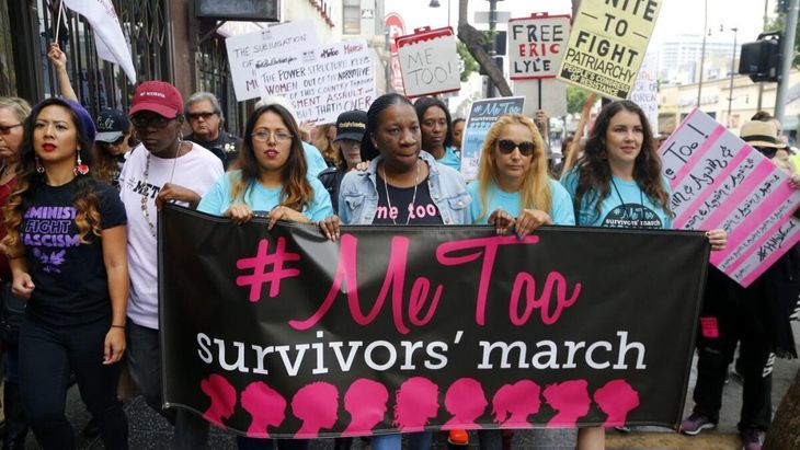 El #MeToo logró que el abuso sexual y el acoso, a menudo ocultos y normalizados, se convirtieran en un tema de debate social y político de primer orden. El #MeToo logró que el abuso sexual y el acoso, a menudo ocultos y normalizados, se convirtieran en un tema de debate social y político de primer orden.