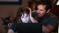 Armie Hammer y Dakota Johnson protagonizan Heridas, disponible en Netflix.