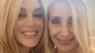 Karina y Milei, juntas tras el discurso del nuevo presidente en Casa Rosada.