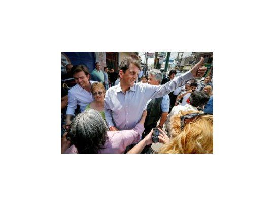 Sergio Massa durante la recorrida por Ingeniero Budge.