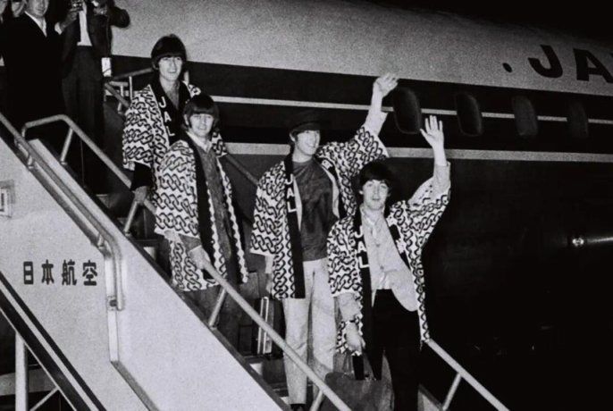 Revelan un video inédito de la única visita de los Beatles a Japón