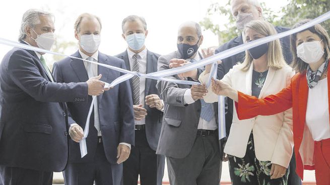 Inauguración. Alberto Fernández en la inauguración del nuevo edificio de la escuela de Educación Técnica N° 100 “Puerto Nuevo”, en la capital entrerriana, Paraná, que demandó una inversión de $214 millones.