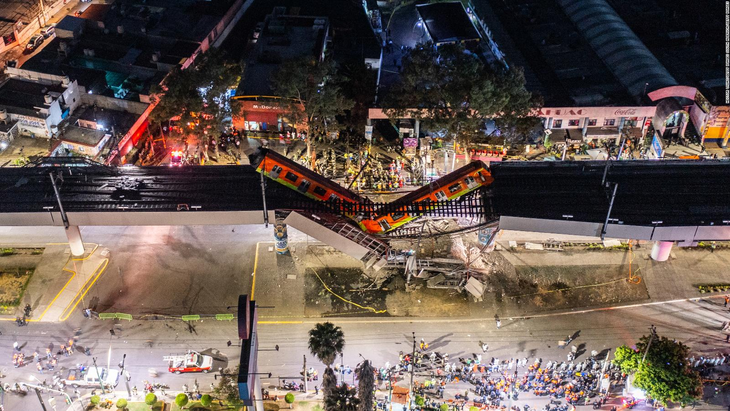 The collapse of the tracks killed 26 people. The collapse of the tracks killed 26 people.