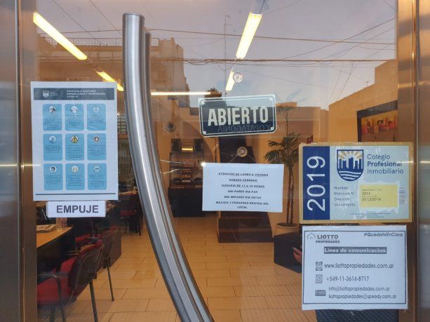 En su vidriera se resaltó el protocolo de seguridad e higiene.