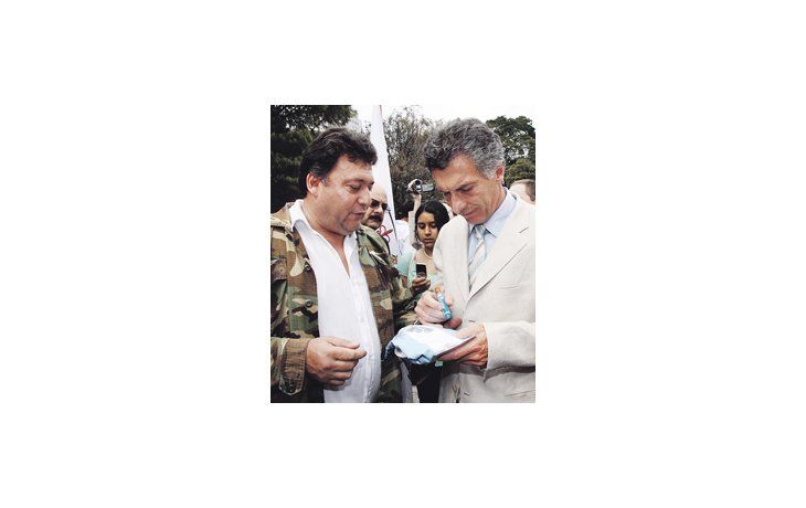 ámbito.com | Mauricio Macri participó ayer de un acto de homenaje a los combatientes de la guerra por la recuperación de las islas Malvinas, en la Plaza San Martín de la Ciudad de Buenos Aires.