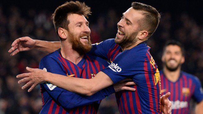 Una imagen que se repetirá. Lionel Messi y Jordi Alba se abrazan en un gol de Barcelona. Luis Suárez, de fondo y todavía no tan claro, puede repetir la foto en Inter Miami.