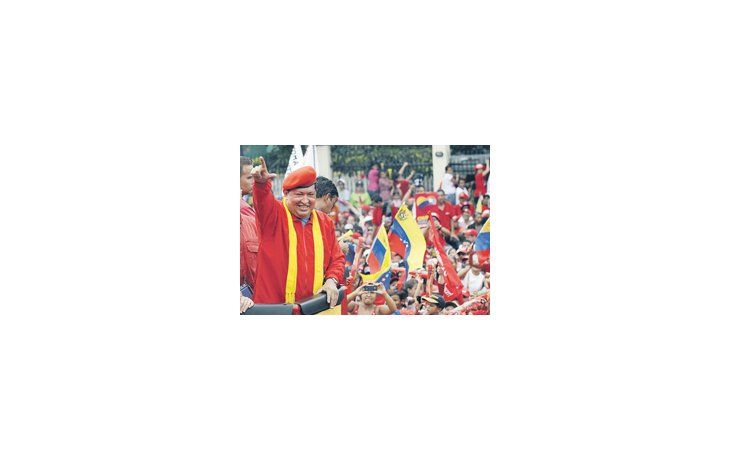 Hugo Chávez salió ayer a la calle en la ciudad de Maracay, en lo que supuso el comienzo formal de su campaña para las elecciones presidenciales de octubre. Necesita reforzar su presencia para convencer a los venezolanos de que su salud le permitirá seguir gobernando.