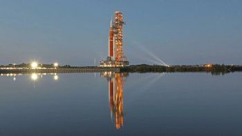 la nasa prepara lanzamiento de cohete lunar tras varios intentos fallidos