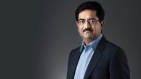 Kumar Birla, distinguido con el Padma Bhushan y múltiples premios empresariales, simboliza liderazgo e innovación en el mundo de los negocios.